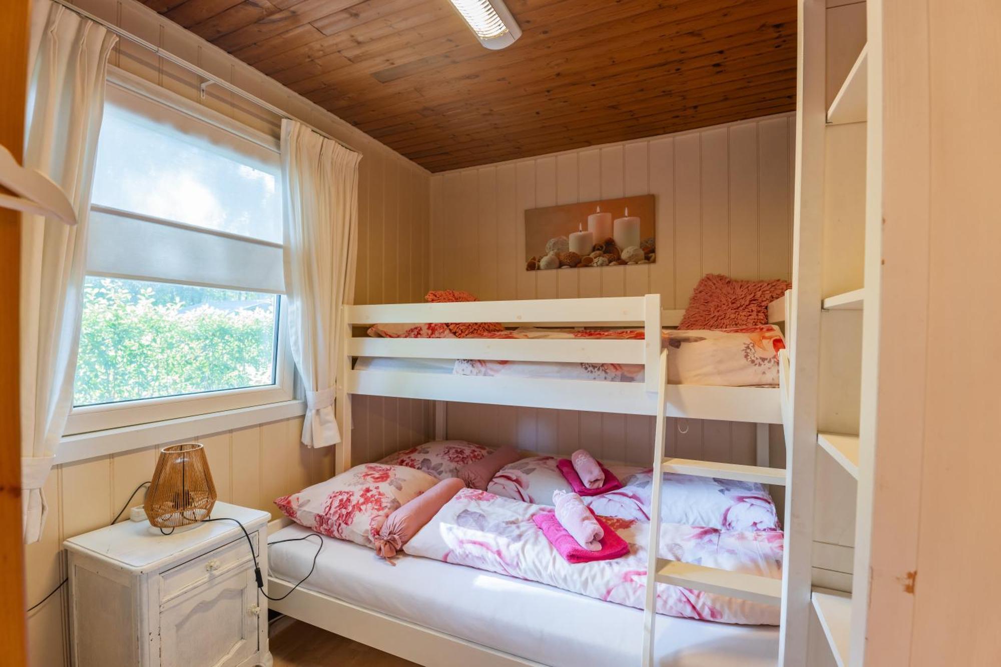 Chalet Luxe Free Wifi en Netflix Zutendaal Exterior foto